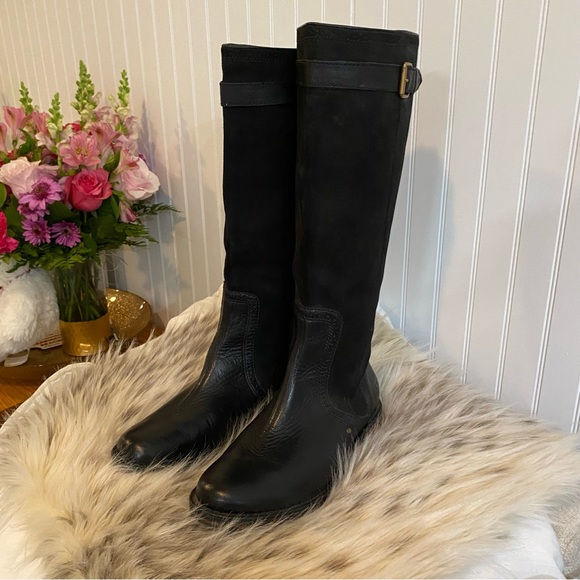 UGG Tall Boots - Picture 1 of 7